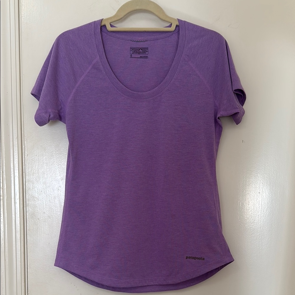 Patagonia Purple Capilene Cool Trail Shirt Fitted Short Sleeve Scoop Neck.
